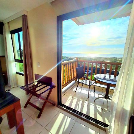 Paraíso Frente Mar: Beachfront Condo with Hydro, Sauna & Pool Cumbuco Exterior photo