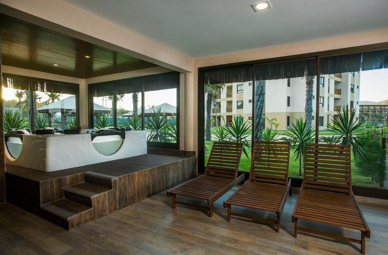 Paraíso Frente Mar: Beachfront Condo with Hydro, Sauna & Pool Cumbuco Exterior photo