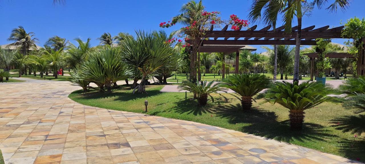 Paraíso Frente Mar: Beachfront Condo with Hydro, Sauna & Pool Cumbuco Exterior photo